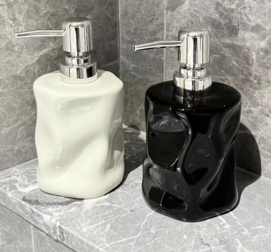 Soap Dispenser Twisted Black/White
