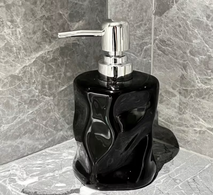 Soap Dispenser Twisted Black/White