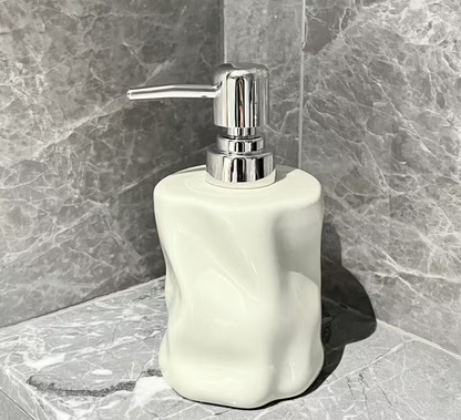Soap Dispenser Twisted Black/White