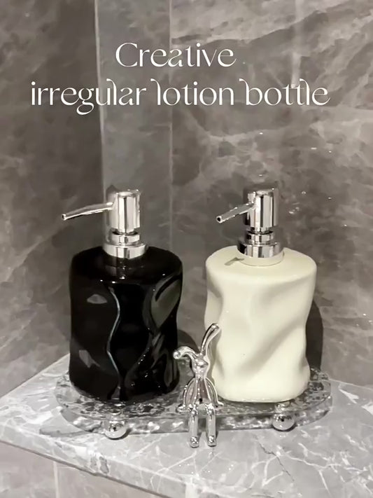 Soap Dispenser Twisted Black/White